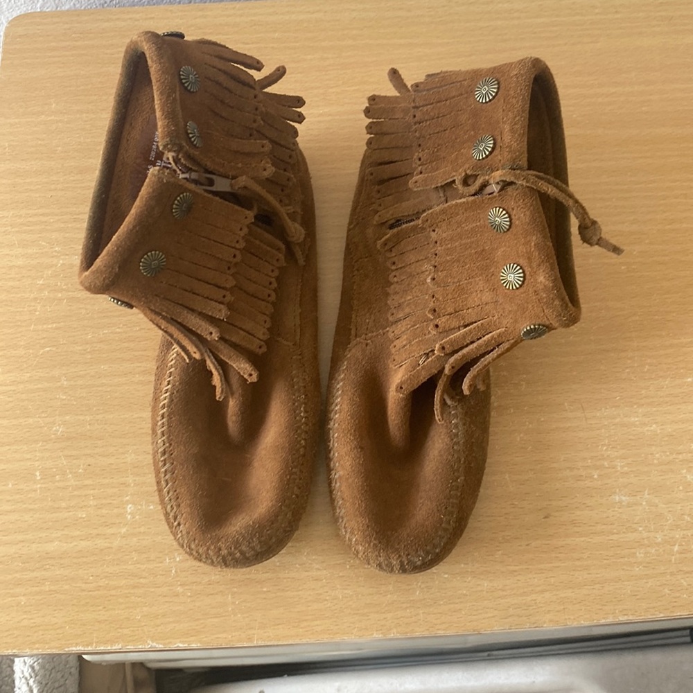 Minnetonka mocassins 7.5